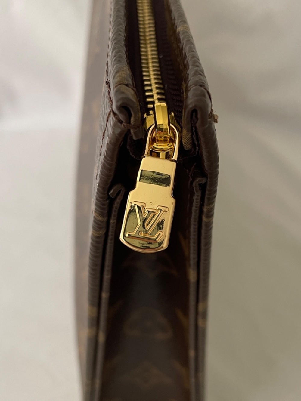 ~Louis Vuitton~ Toiletry Pouch Bag 10” - Picture 7 of 13